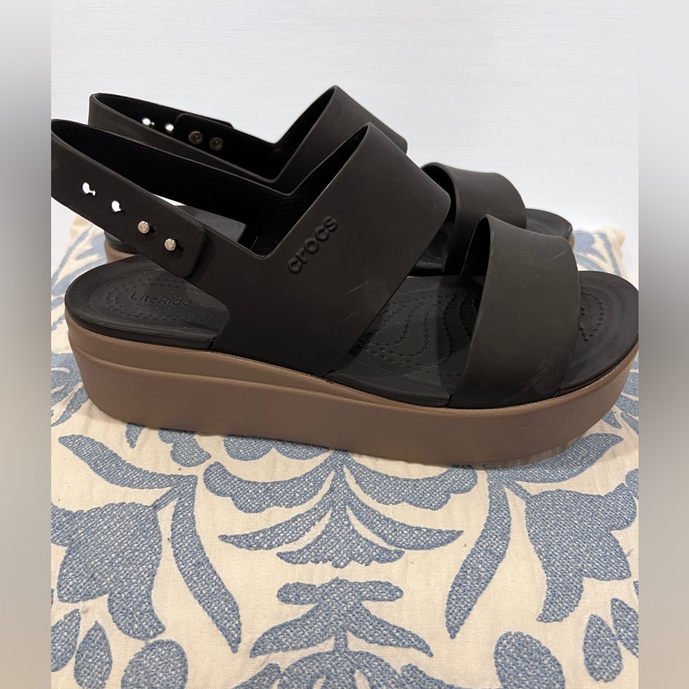 Crocs Brooklyn Low Wedge Sandal